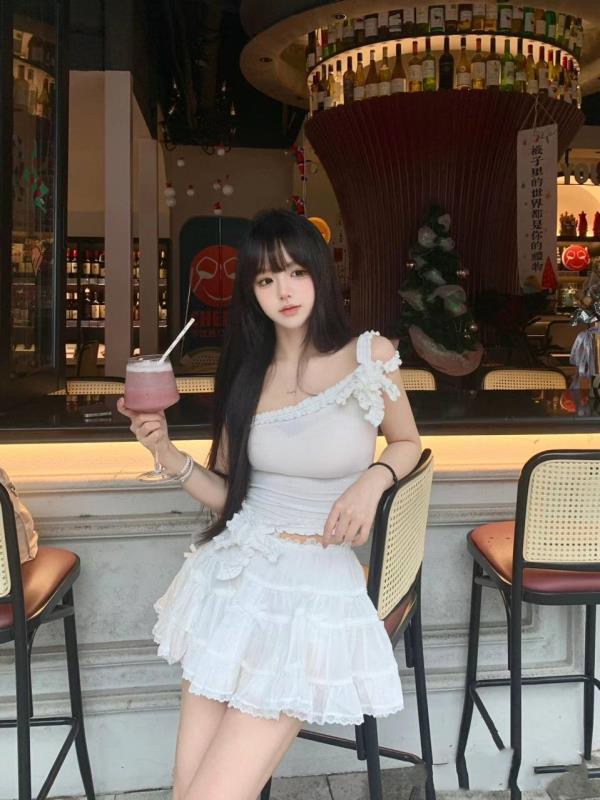 天然大眼娃娃脸Bianca