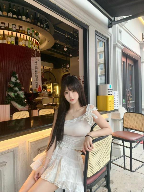 天然大眼娃娃脸Bianca