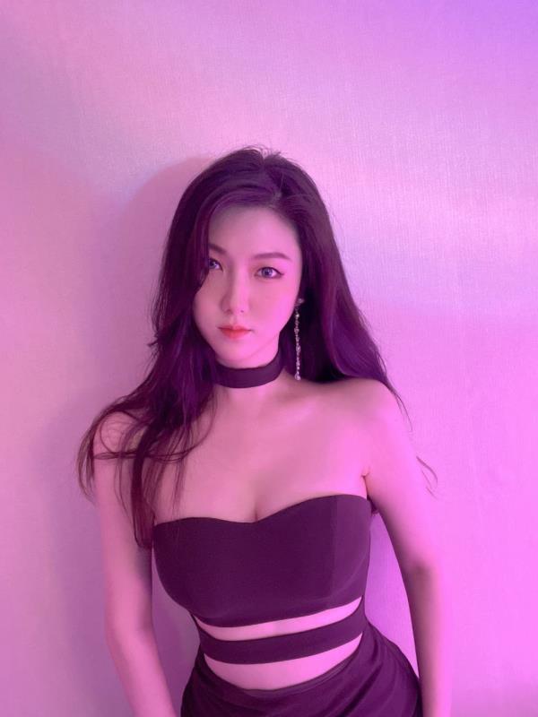 绝美可爱女友Adelaide