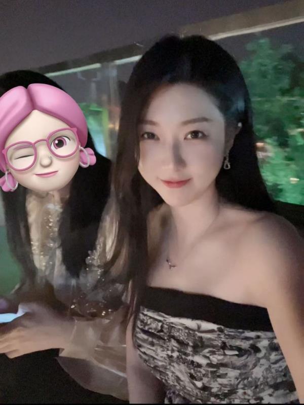 绝美可爱女友Adelaide