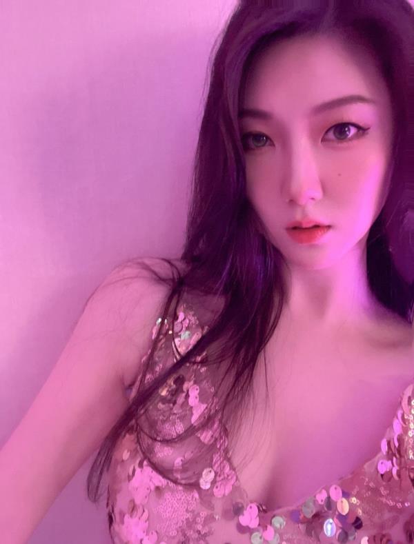 绝美可爱女友Adelaide