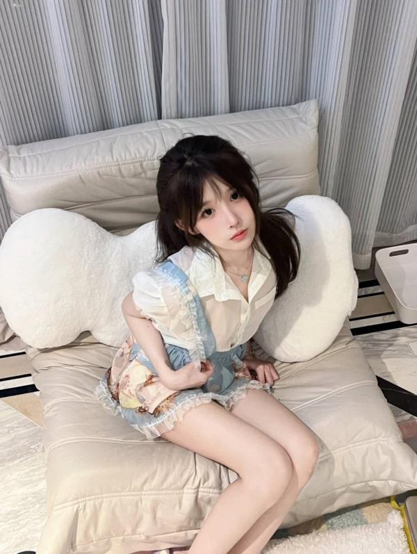 嗲嗲乖巧小猫咪依辰