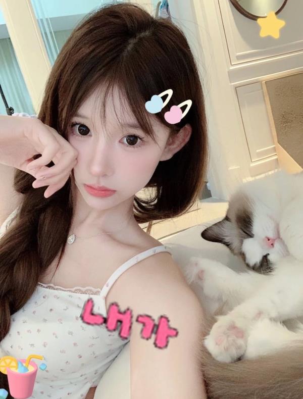 嗲嗲乖巧小猫咪依辰