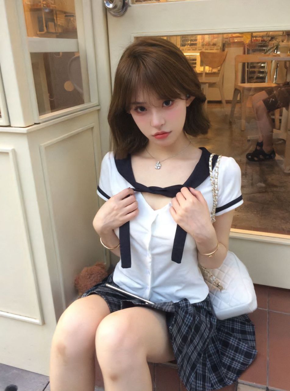 短发小乖香兰