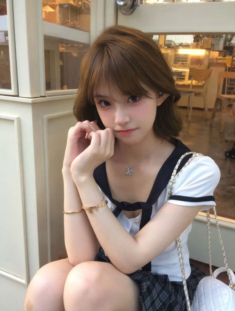 短发小乖香兰