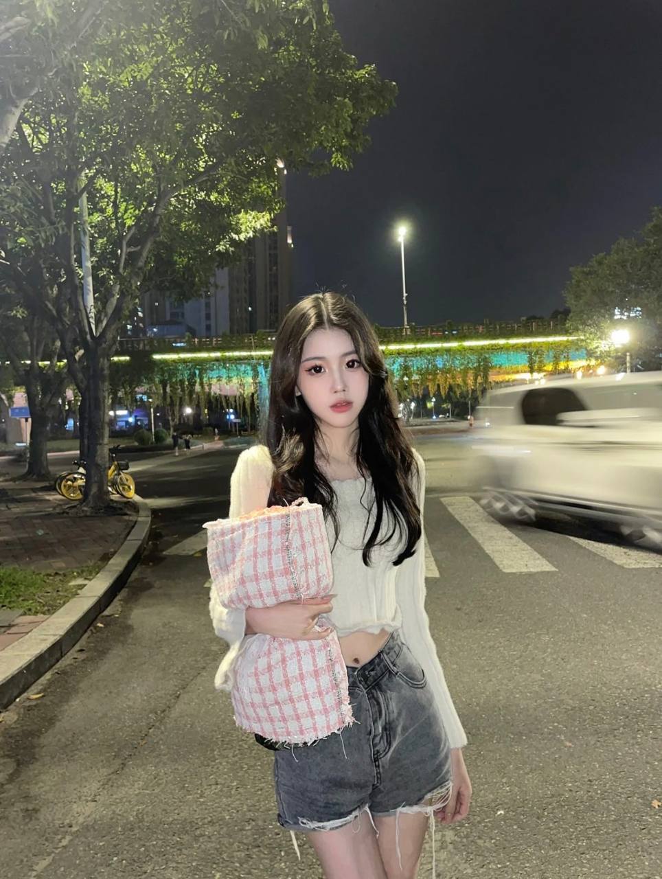 青涩乖巧温柔小路