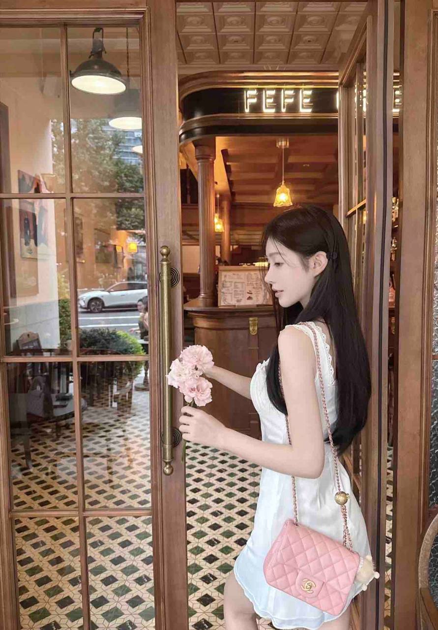 清纯迷人童颜初蕊