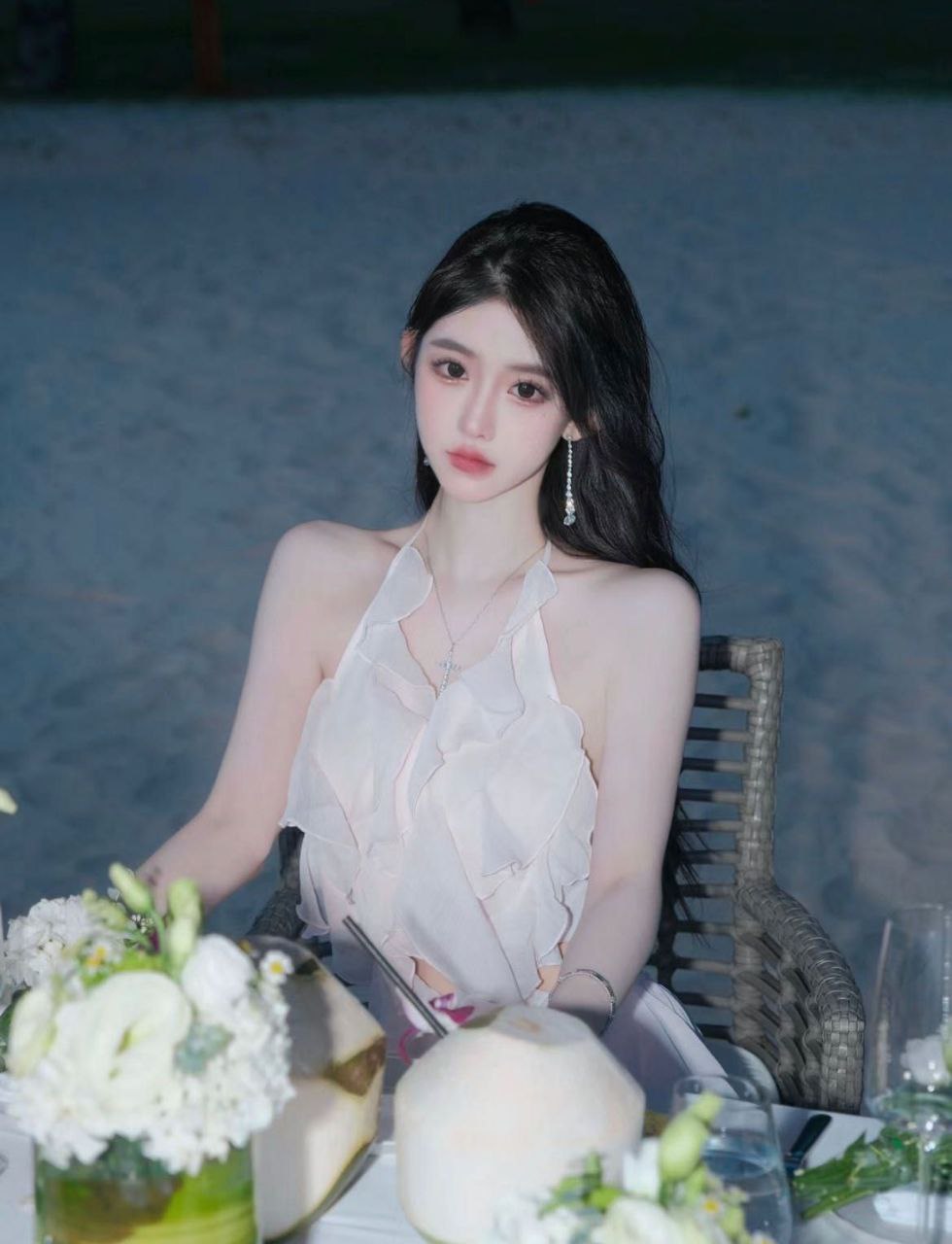 网络颜值主播Tira
