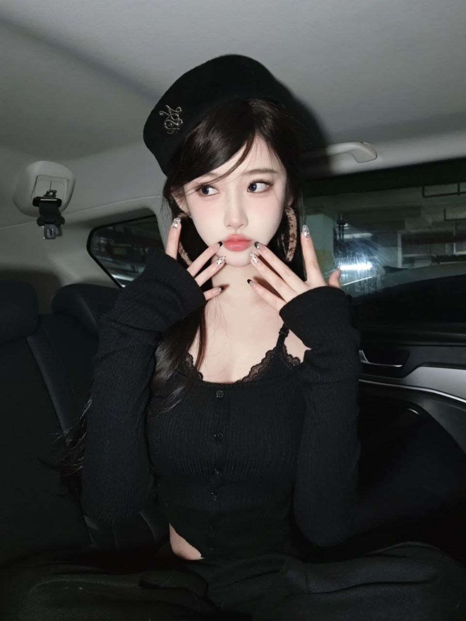 网络颜值主播Tira