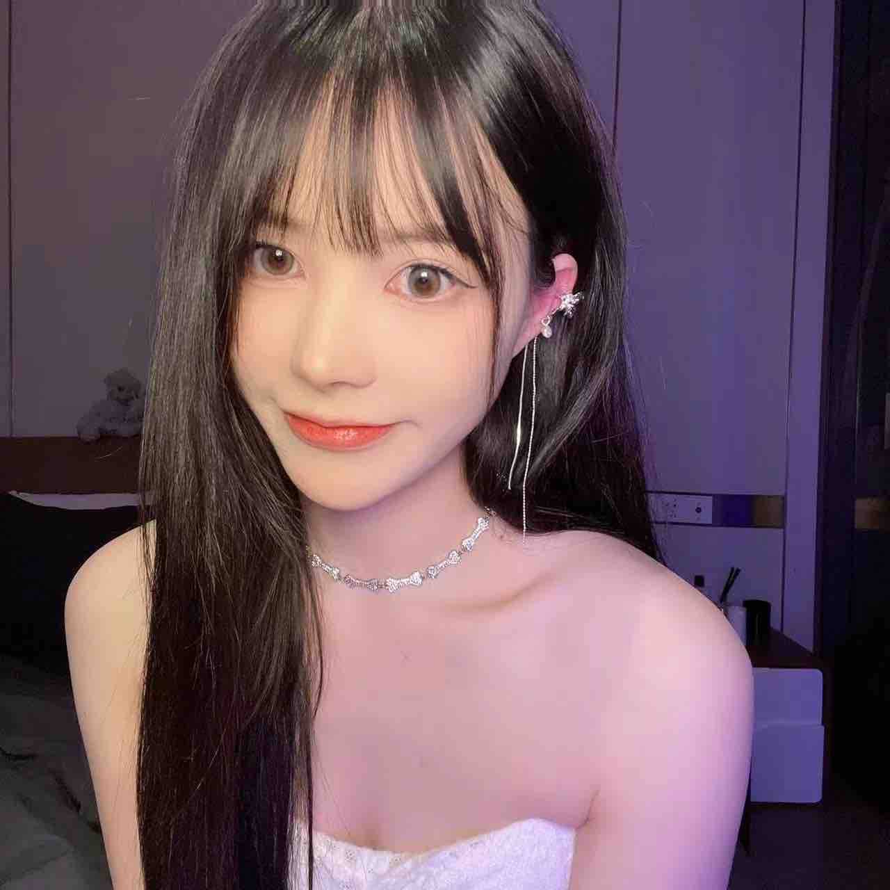 漫画走出来的少女依馨
