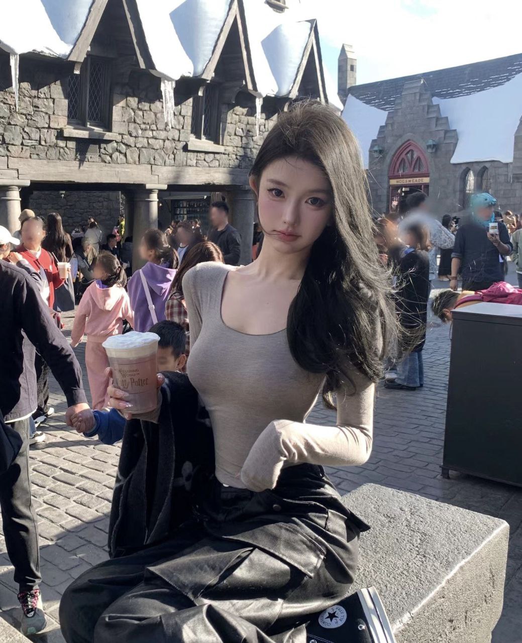 穿着大牌女友诗玟