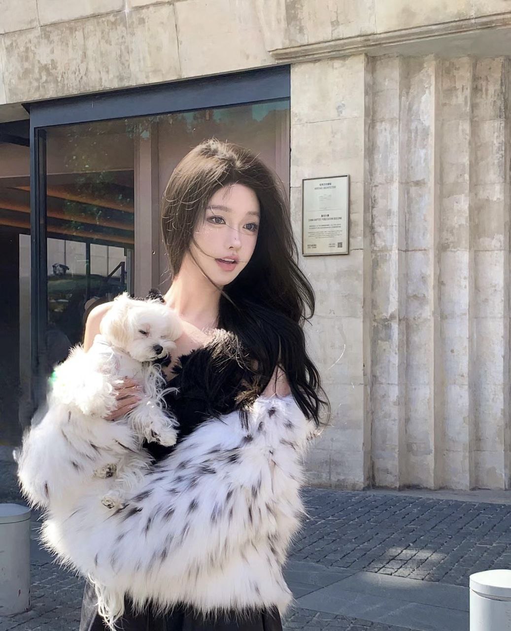 穿着大牌女友诗玟