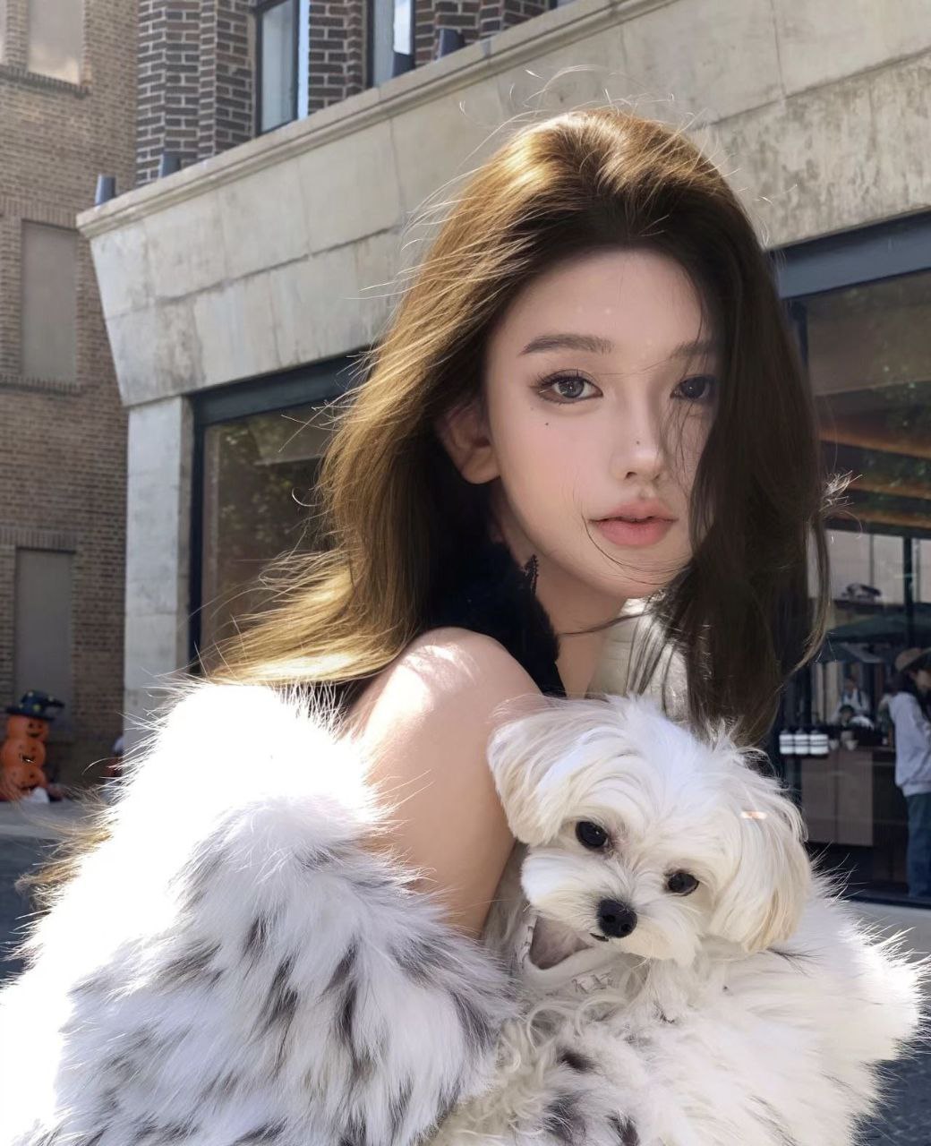 穿着大牌女友诗玟