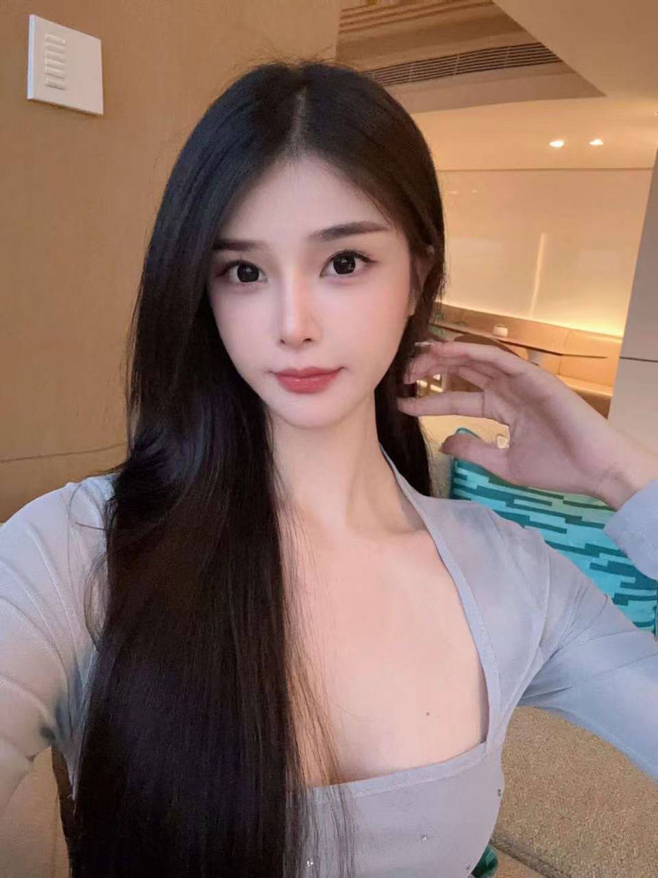 美术学院学生Tira