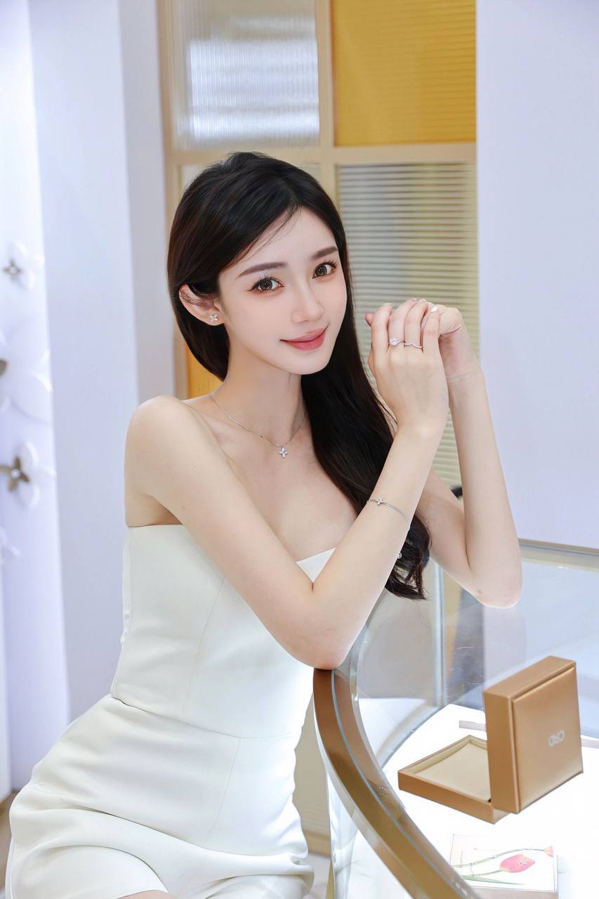 极品超模Caren