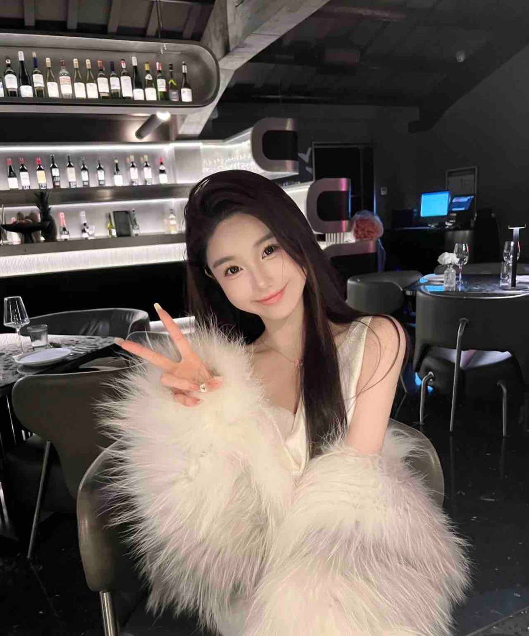 甜美性感网红主播恬瑶