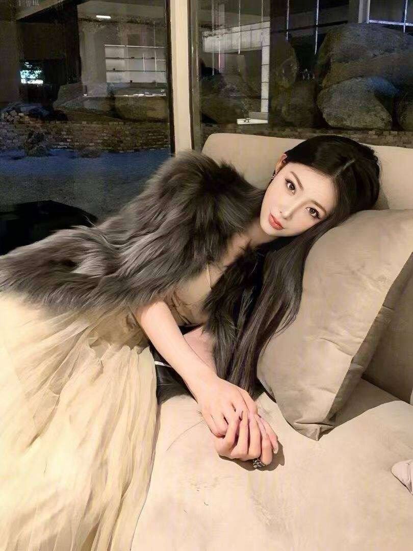 肌肤莹润模特彦怡