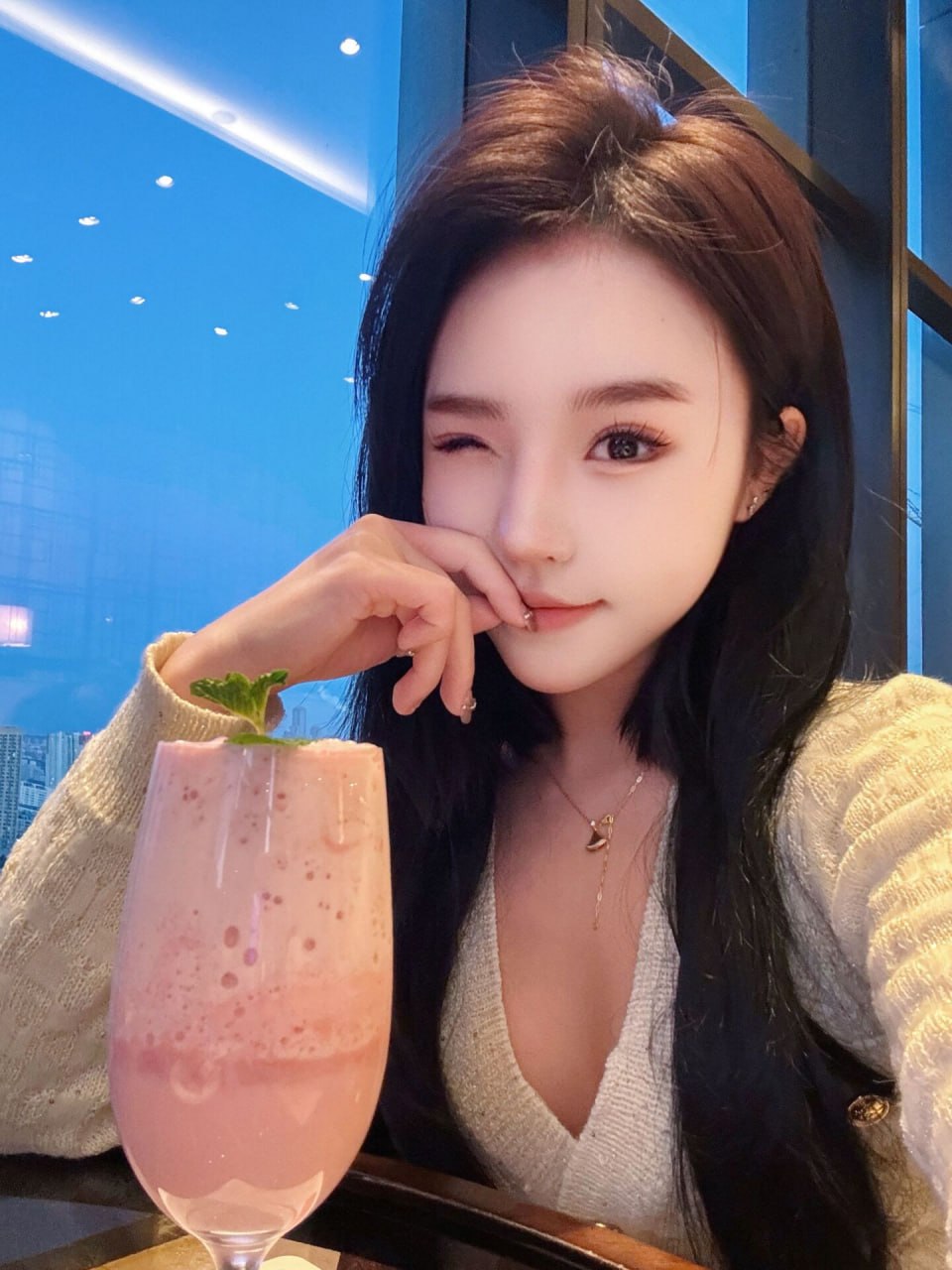 妆容精致小姐姐Nalya