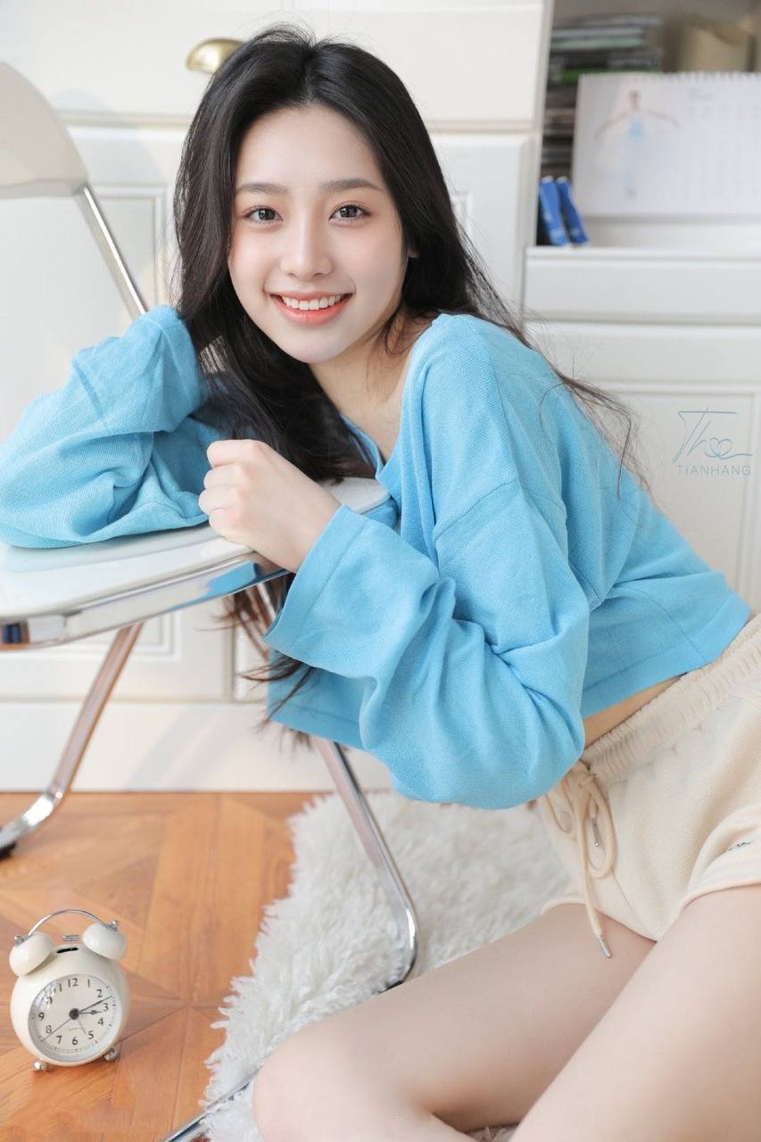 温柔乖巧在校学生Lirsa