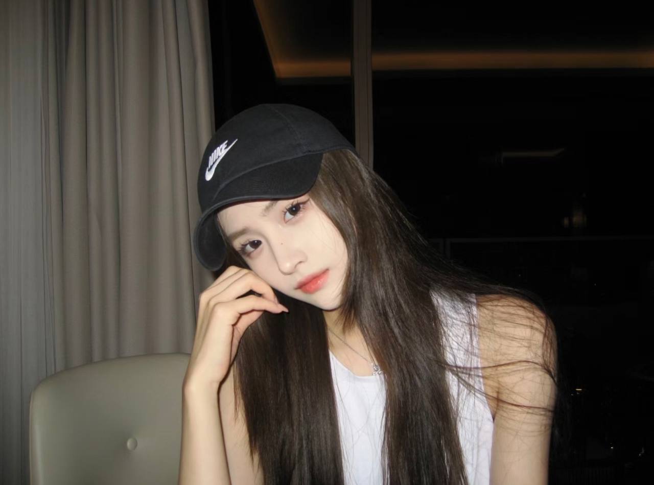 艺术系甜妹在读Yalyn