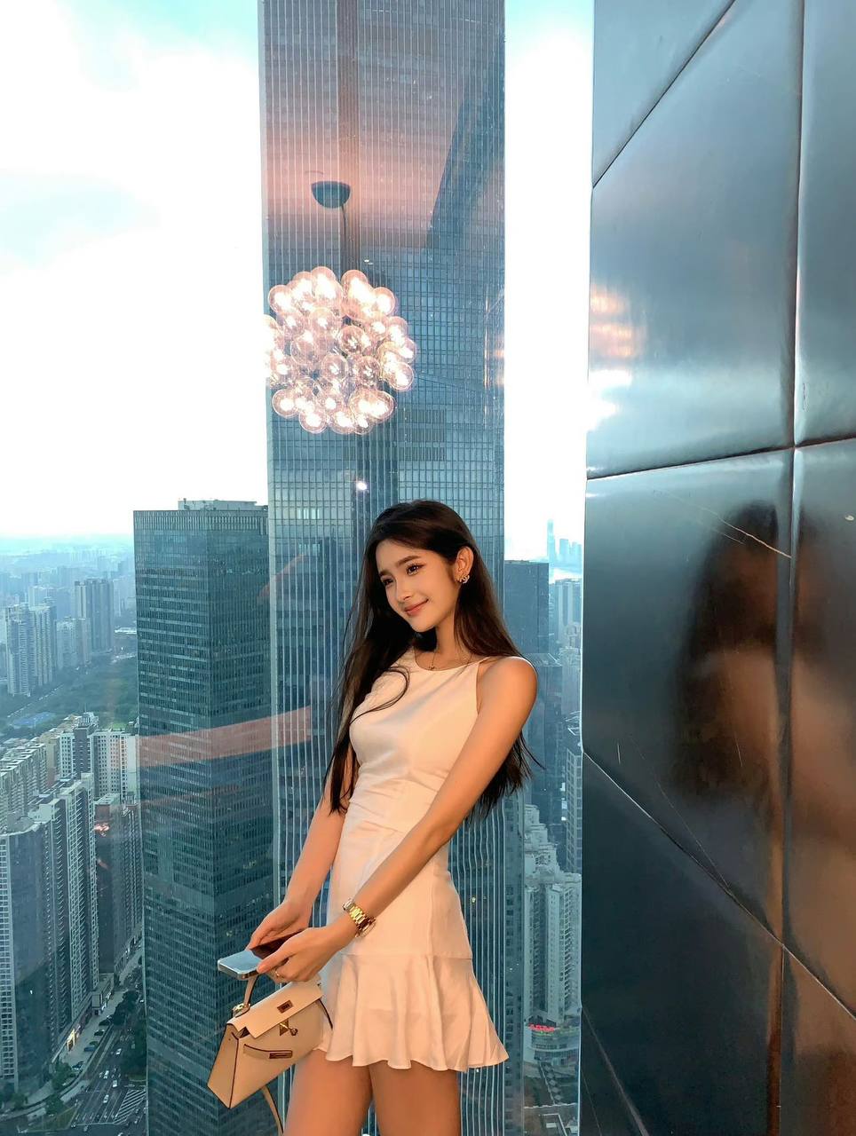 艺术系甜妹在读Yalyn