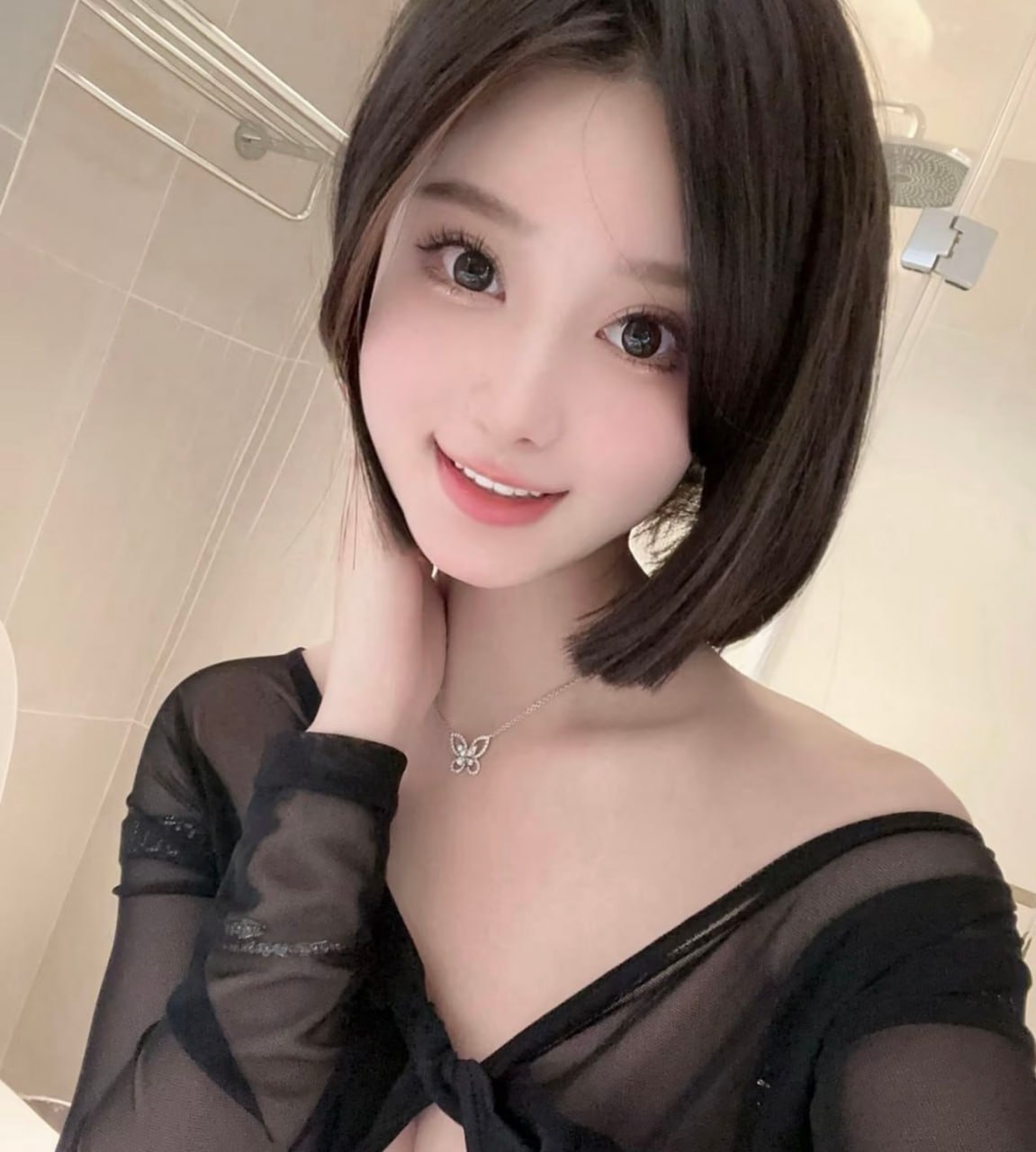 气质短发博主Enavi