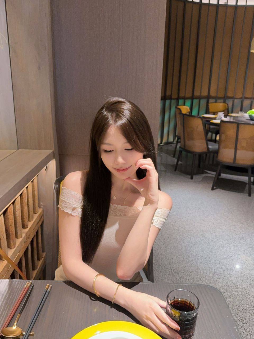冷白皮妹妹Irely