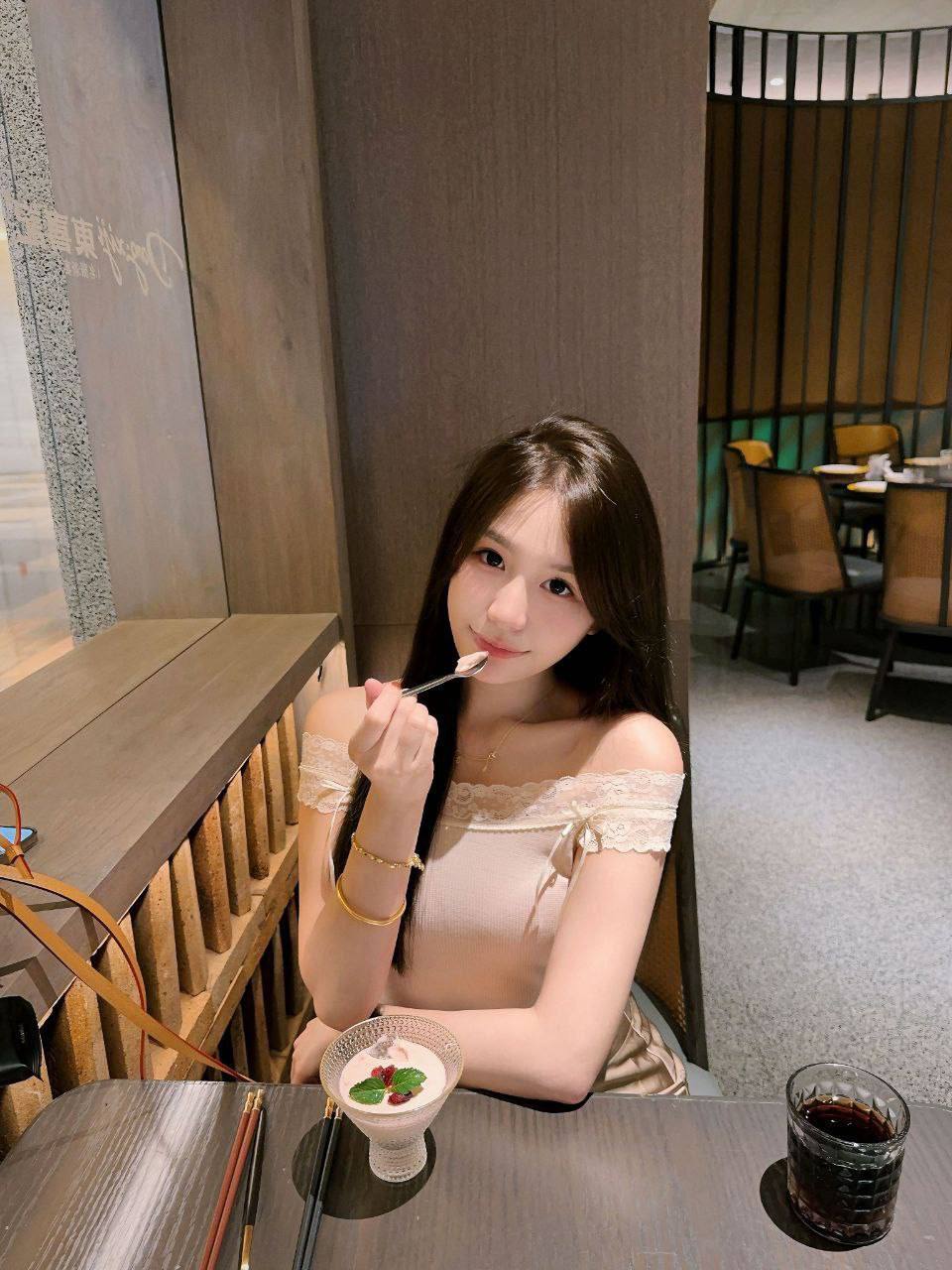冷白皮妹妹Irely