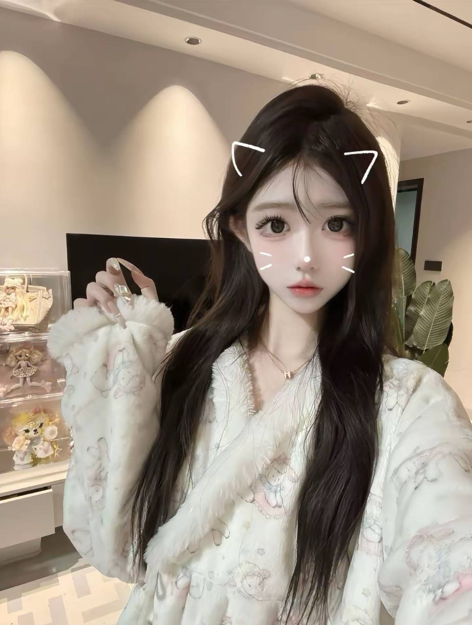 高辨识度美女Olira