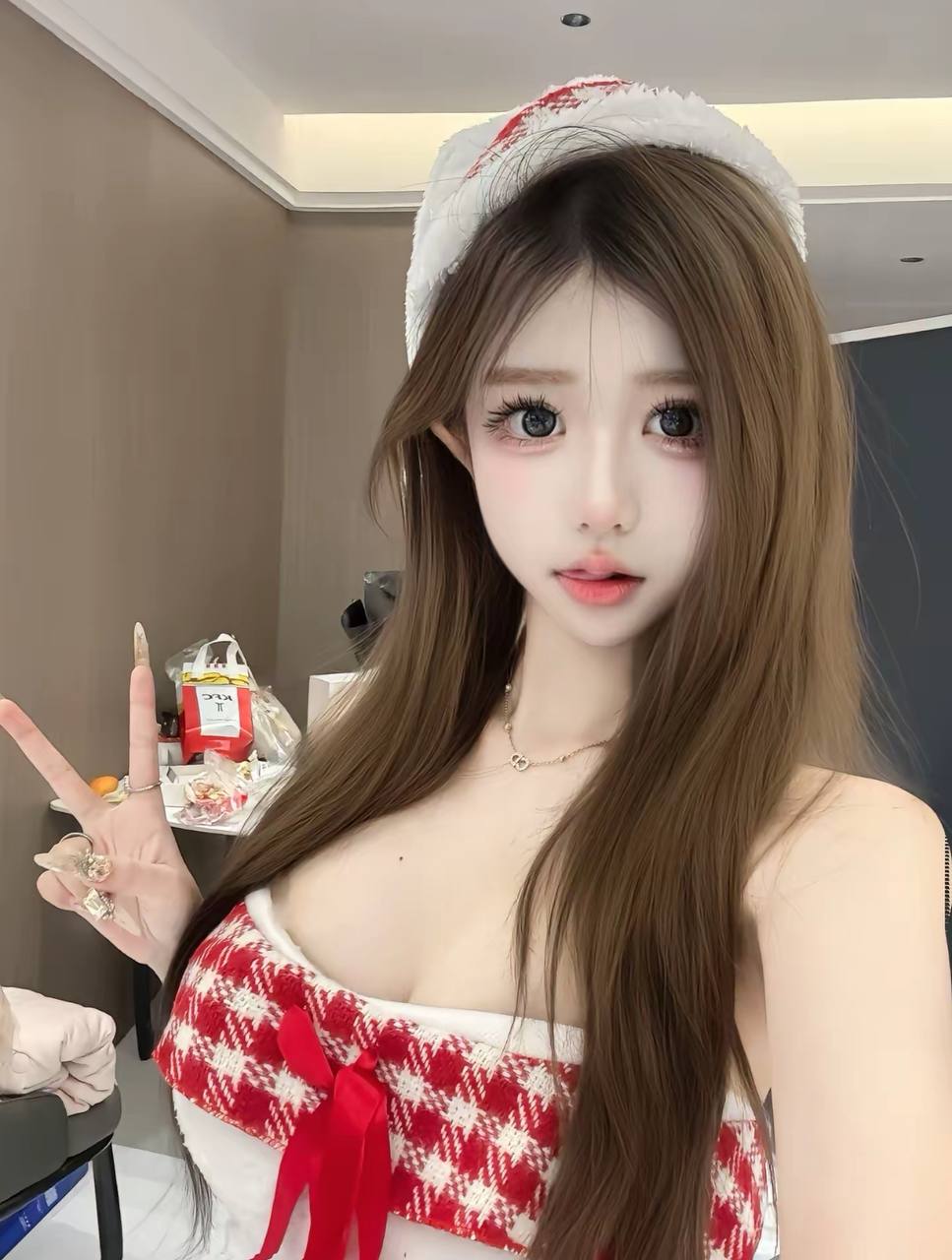 高辨识度美女Olira