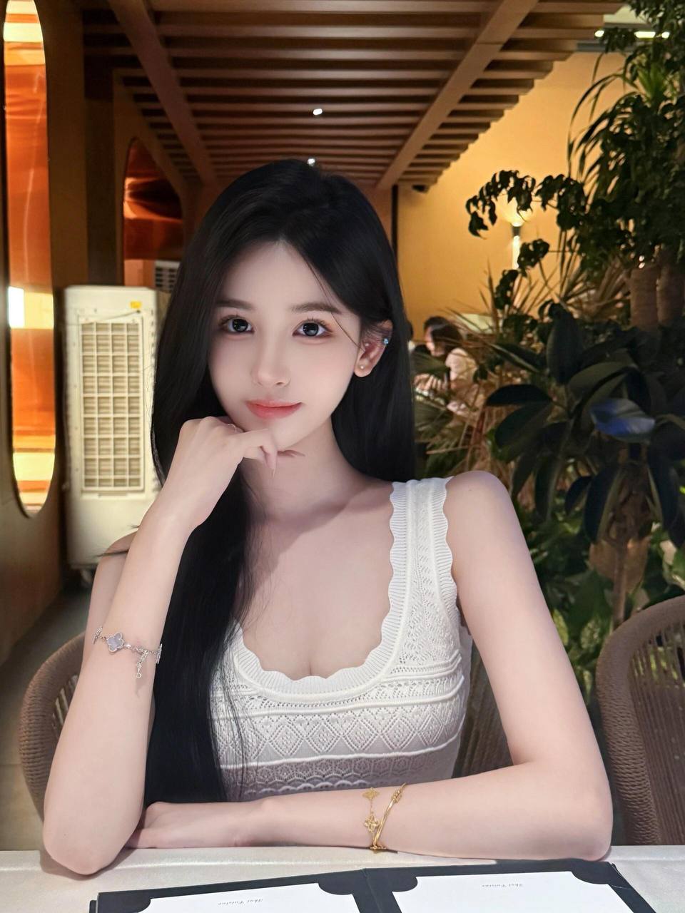 冷白皮气质女神Jonie