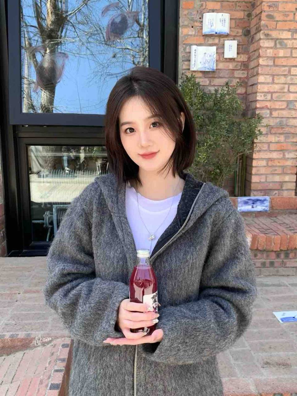短发校园女神莉塔