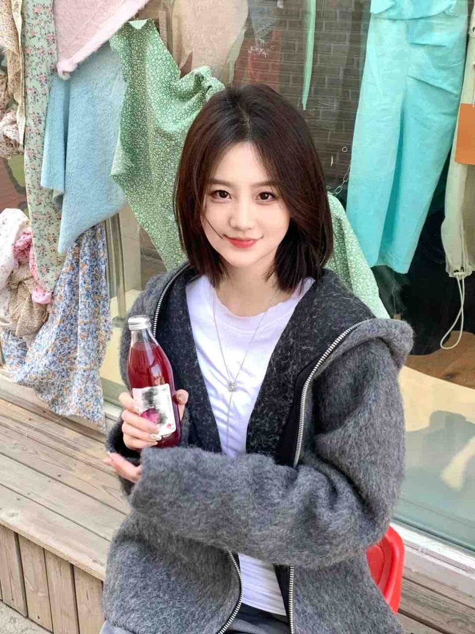 短发校园女神莉塔