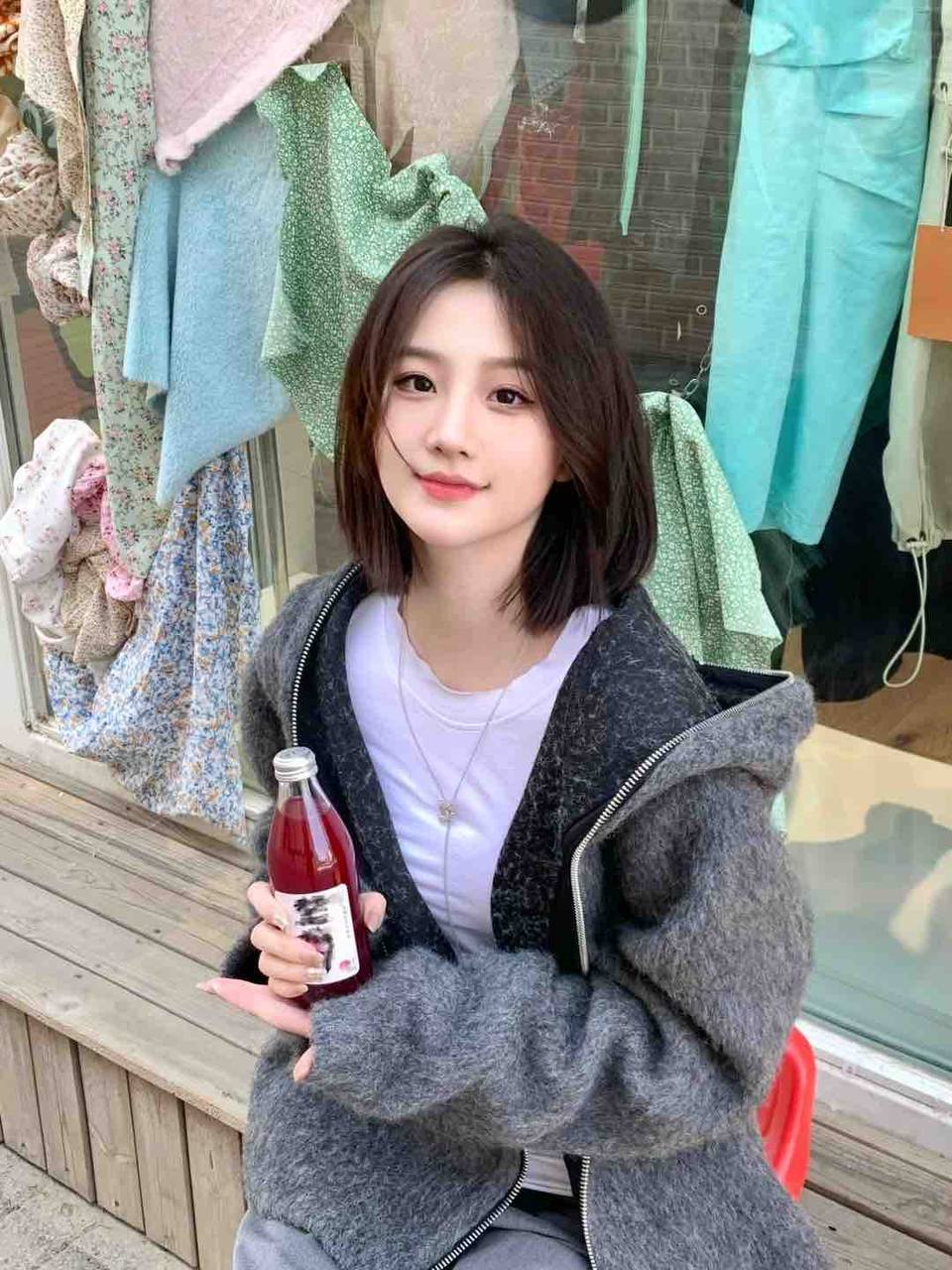 短发校园女神莉塔
