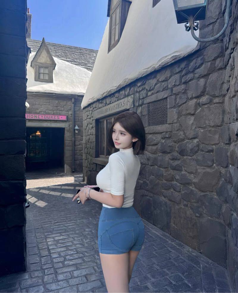 气质短发妹瑞儿