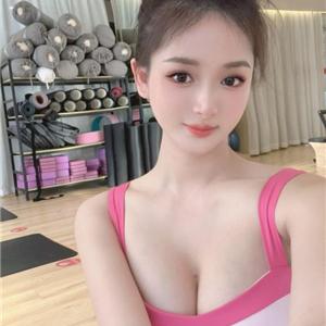 瑜伽教练Oriana