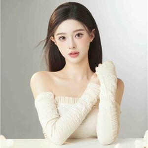 服装品牌签约模特Serilda