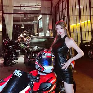 赛车女郎Belle
