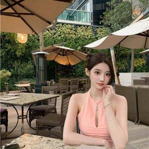 清纯性感并存Meova
